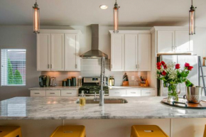 Nashville Home with Rooftop Deck Less Than 2 Mi to Dtwn